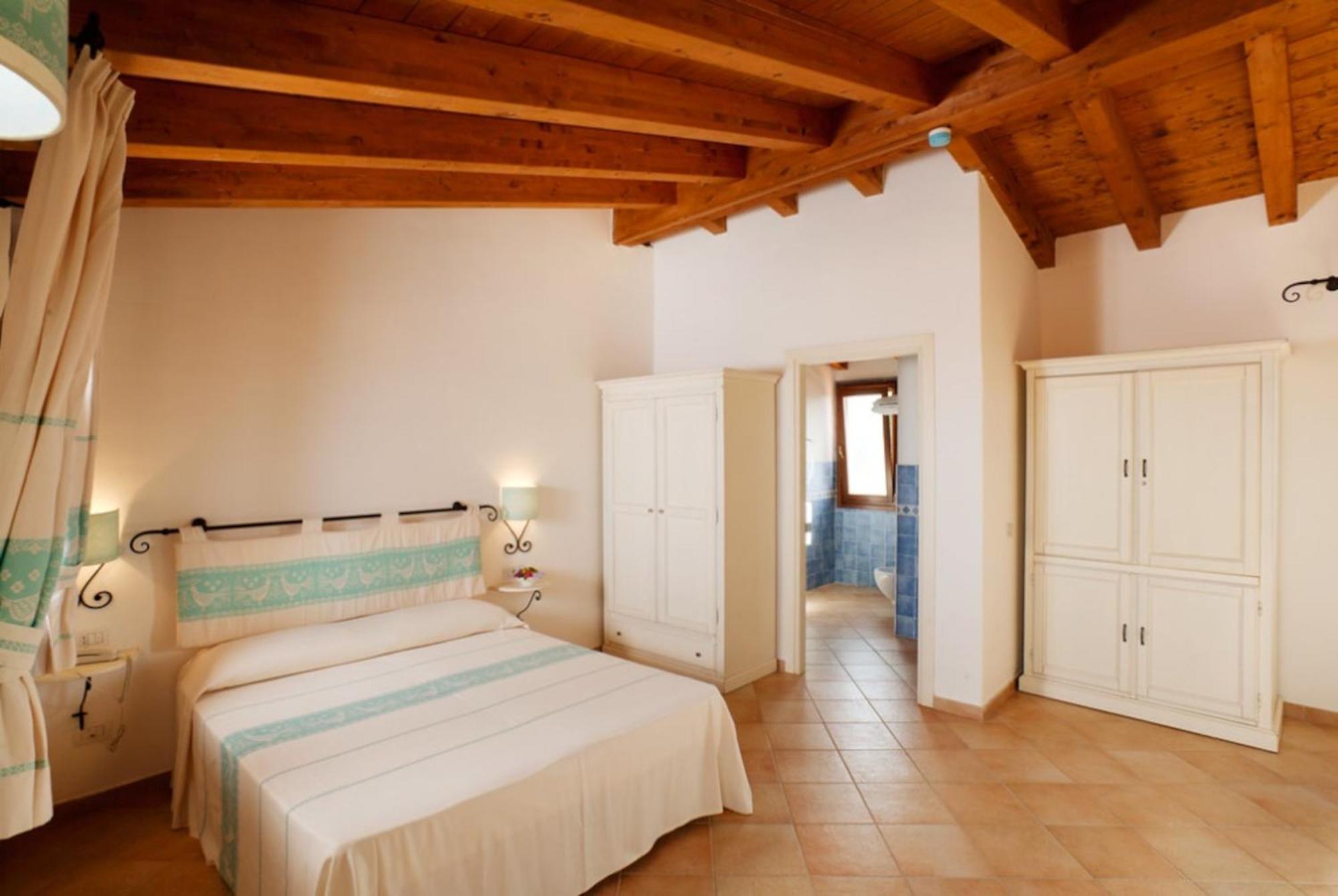 Vignola Mare Residence Baia Dei Mirti מראה חיצוני תמונה