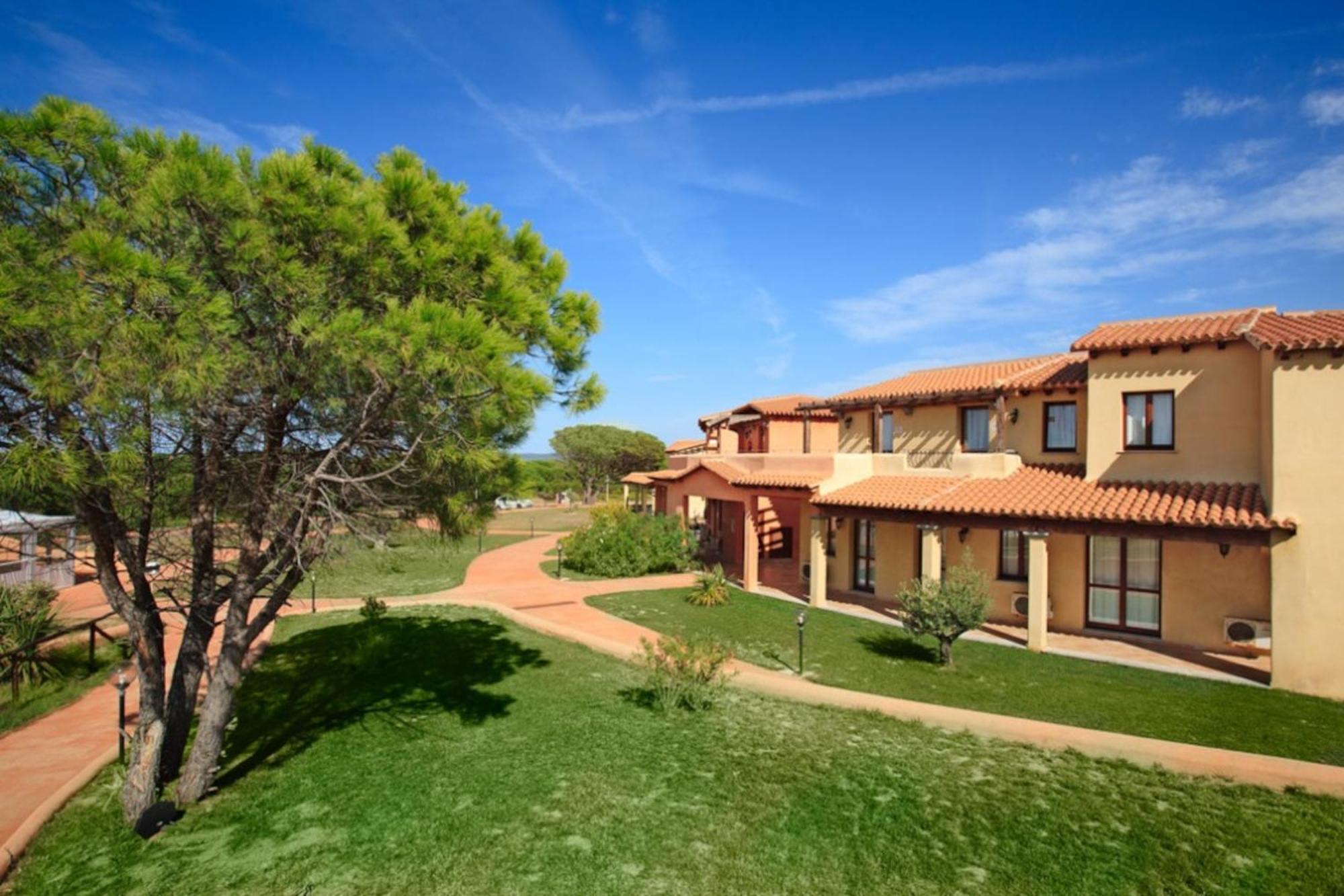 Vignola Mare Residence Baia Dei Mirti מראה חיצוני תמונה