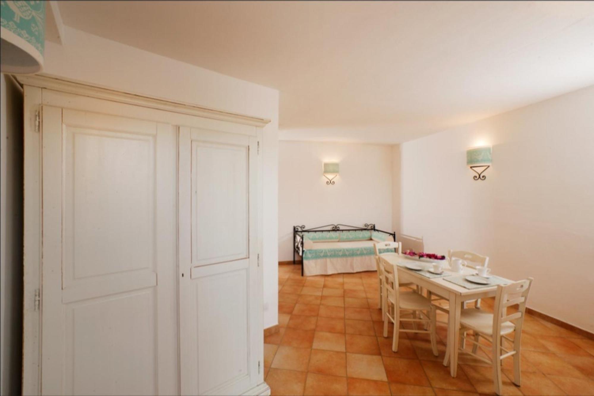 Vignola Mare Residence Baia Dei Mirti מראה חיצוני תמונה