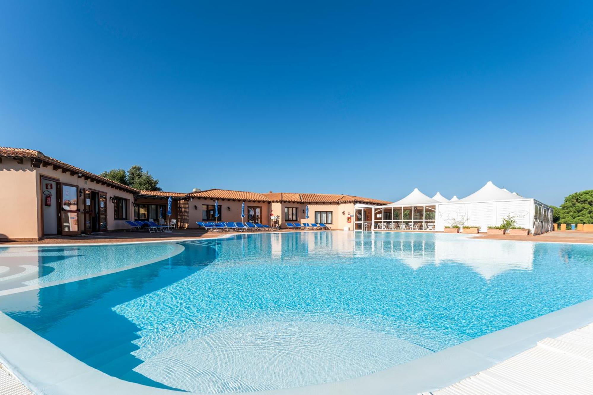 Vignola Mare Residence Baia Dei Mirti מראה חיצוני תמונה