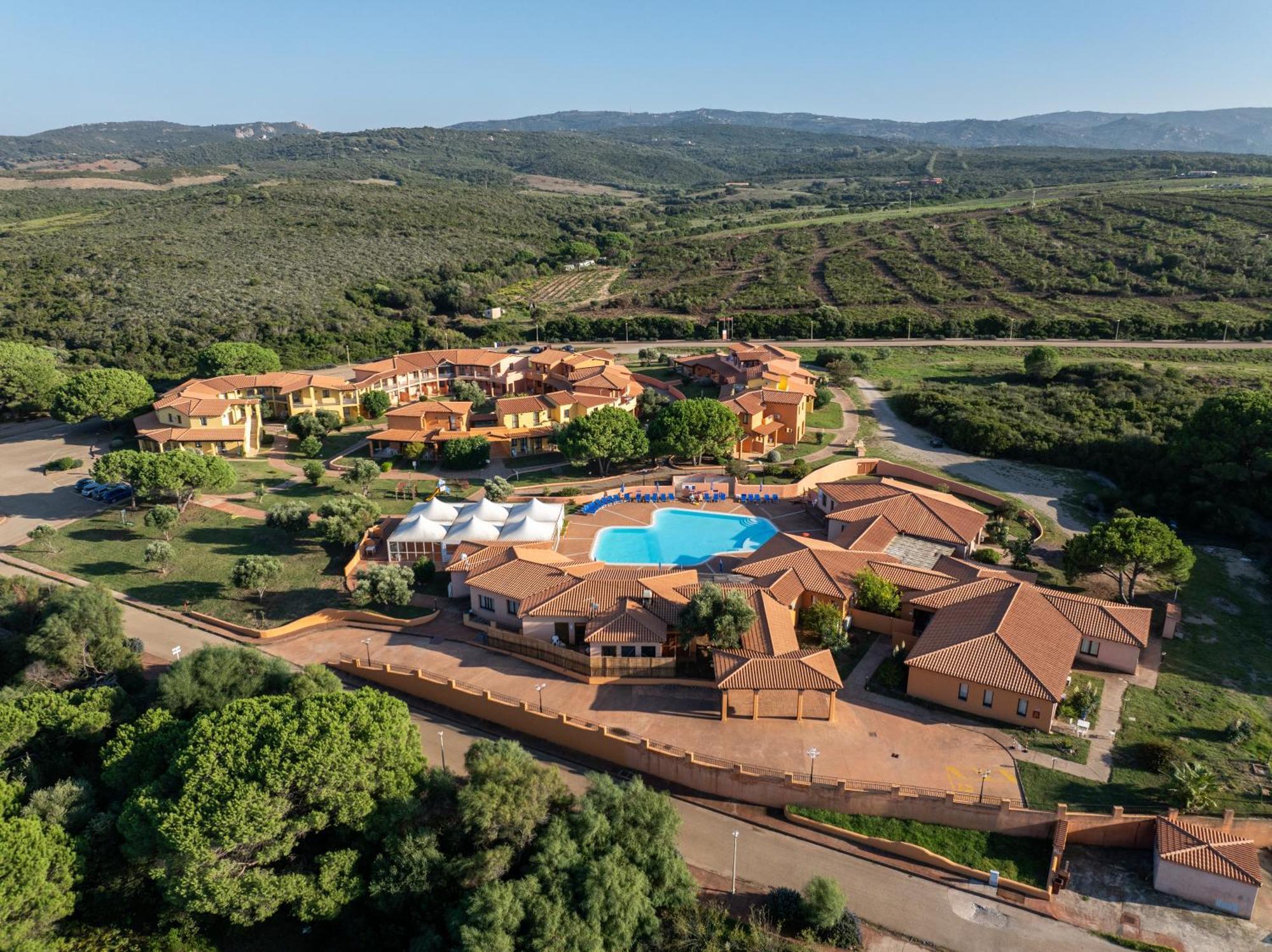 Vignola Mare Residence Baia Dei Mirti מראה חיצוני תמונה
