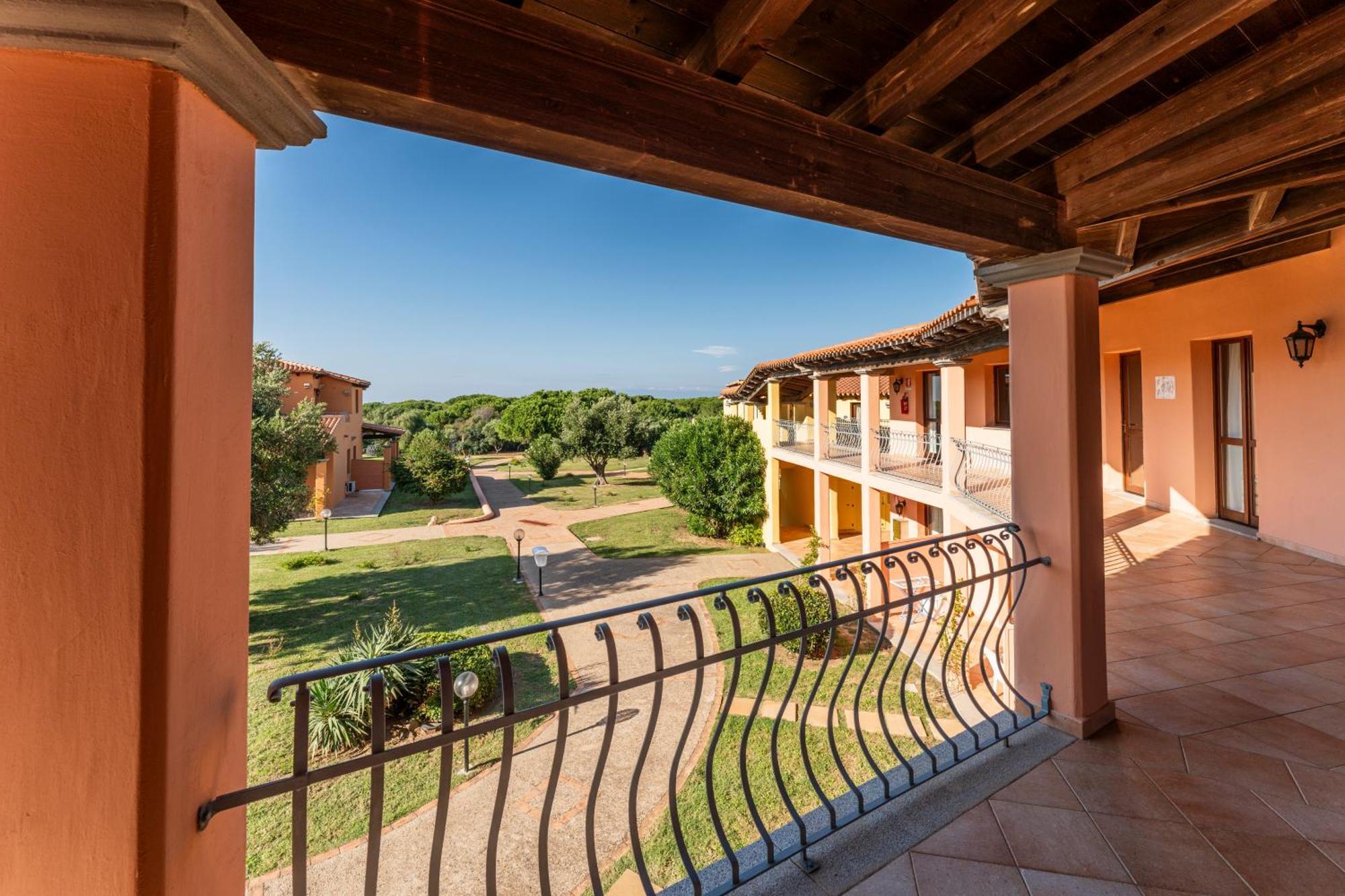 Vignola Mare Residence Baia Dei Mirti מראה חיצוני תמונה