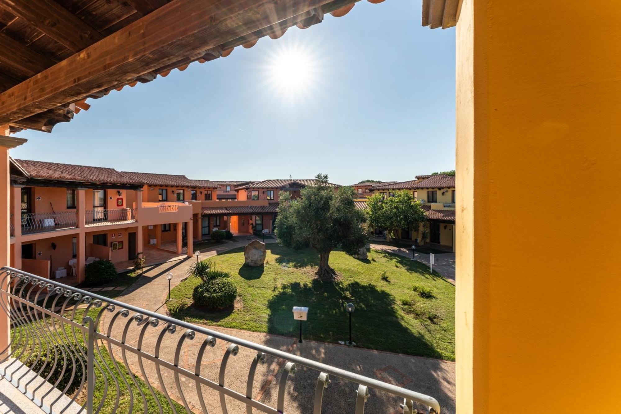 Vignola Mare Residence Baia Dei Mirti מראה חיצוני תמונה