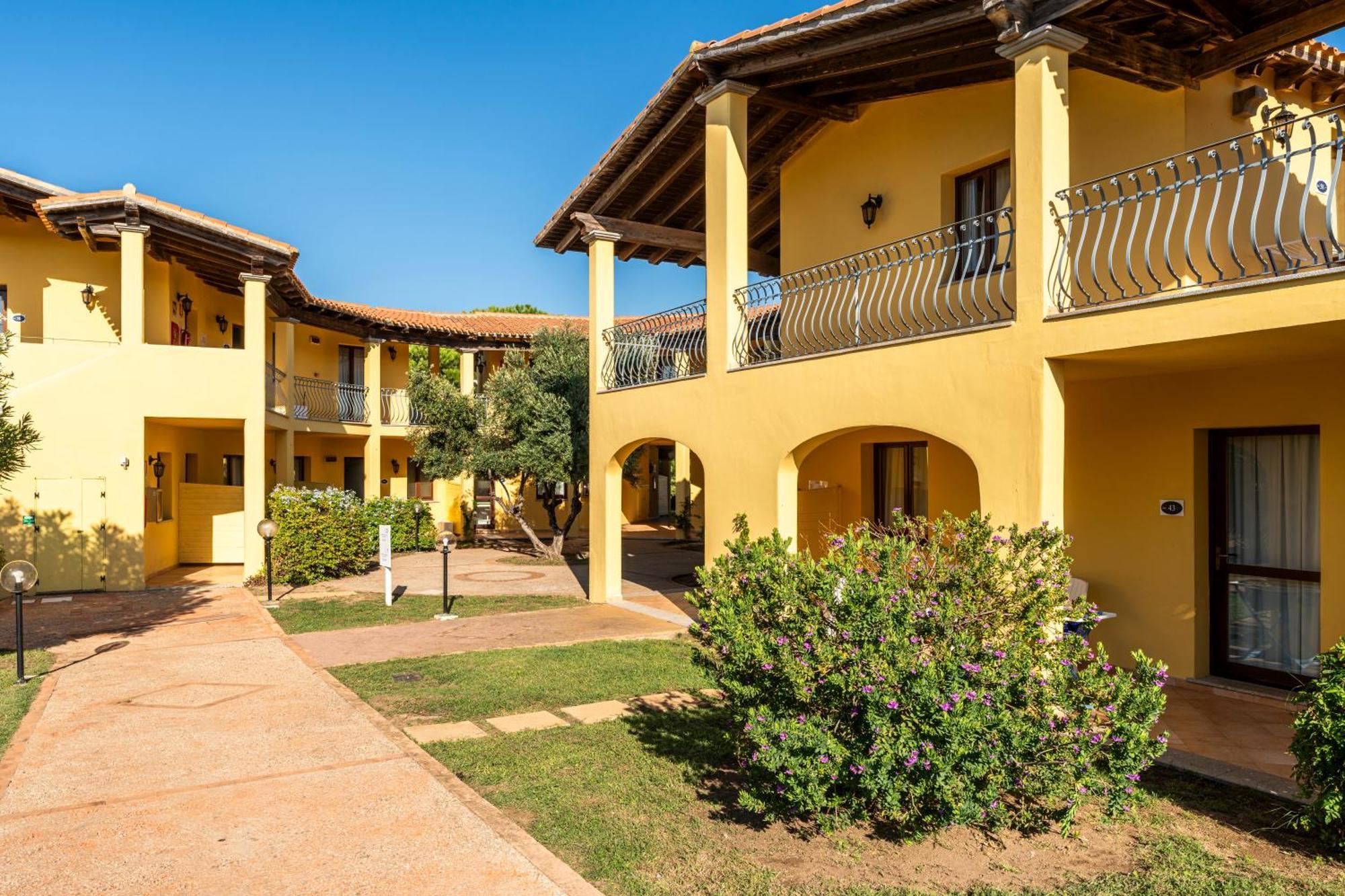 Vignola Mare Residence Baia Dei Mirti מראה חיצוני תמונה