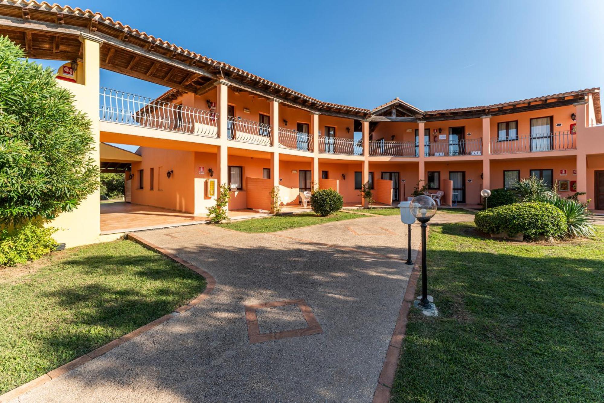 Vignola Mare Residence Baia Dei Mirti מראה חיצוני תמונה