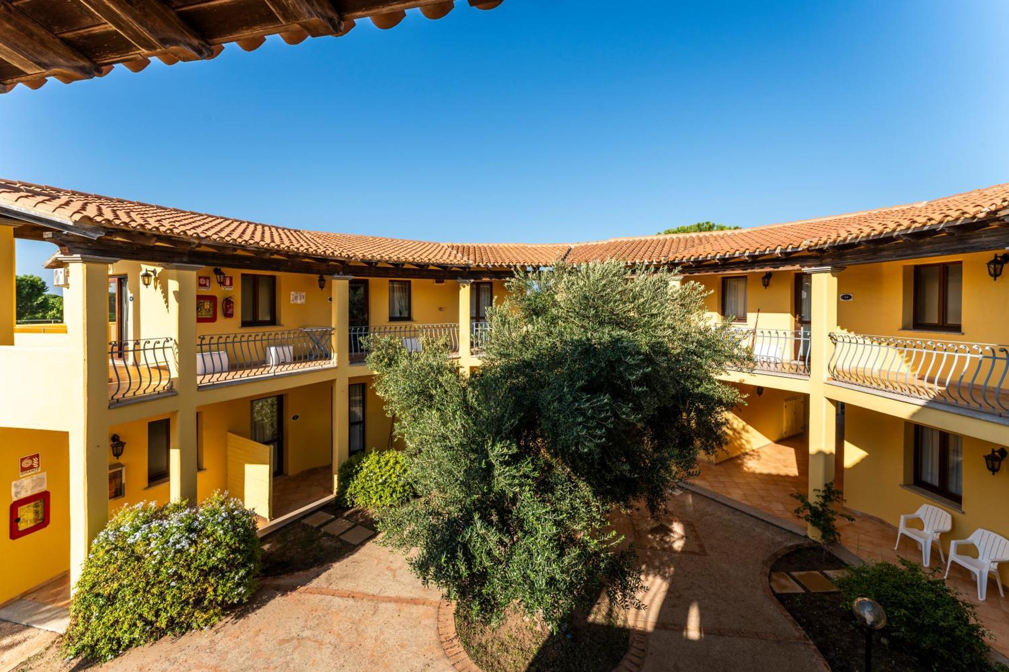 Vignola Mare Residence Baia Dei Mirti מראה חיצוני תמונה