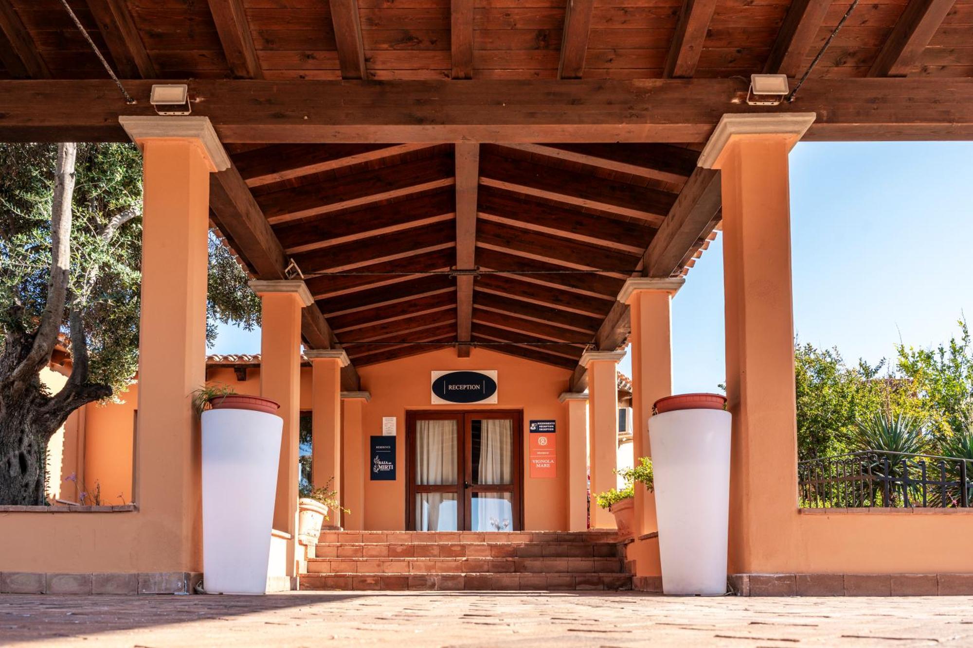 Vignola Mare Residence Baia Dei Mirti מראה חיצוני תמונה