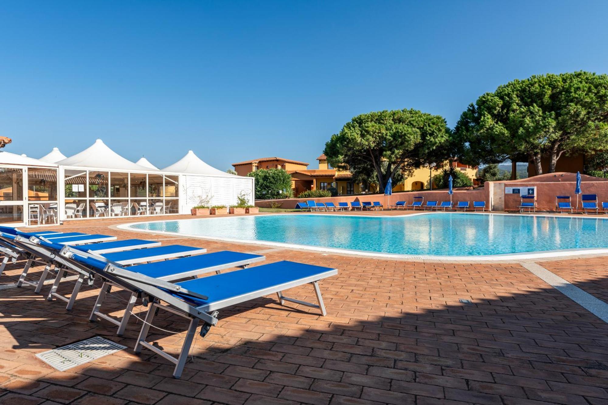 Vignola Mare Residence Baia Dei Mirti מראה חיצוני תמונה